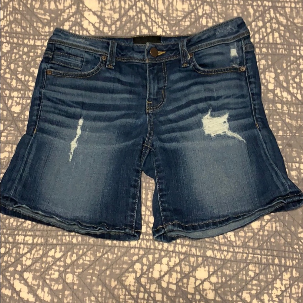 Buckle denim shorts